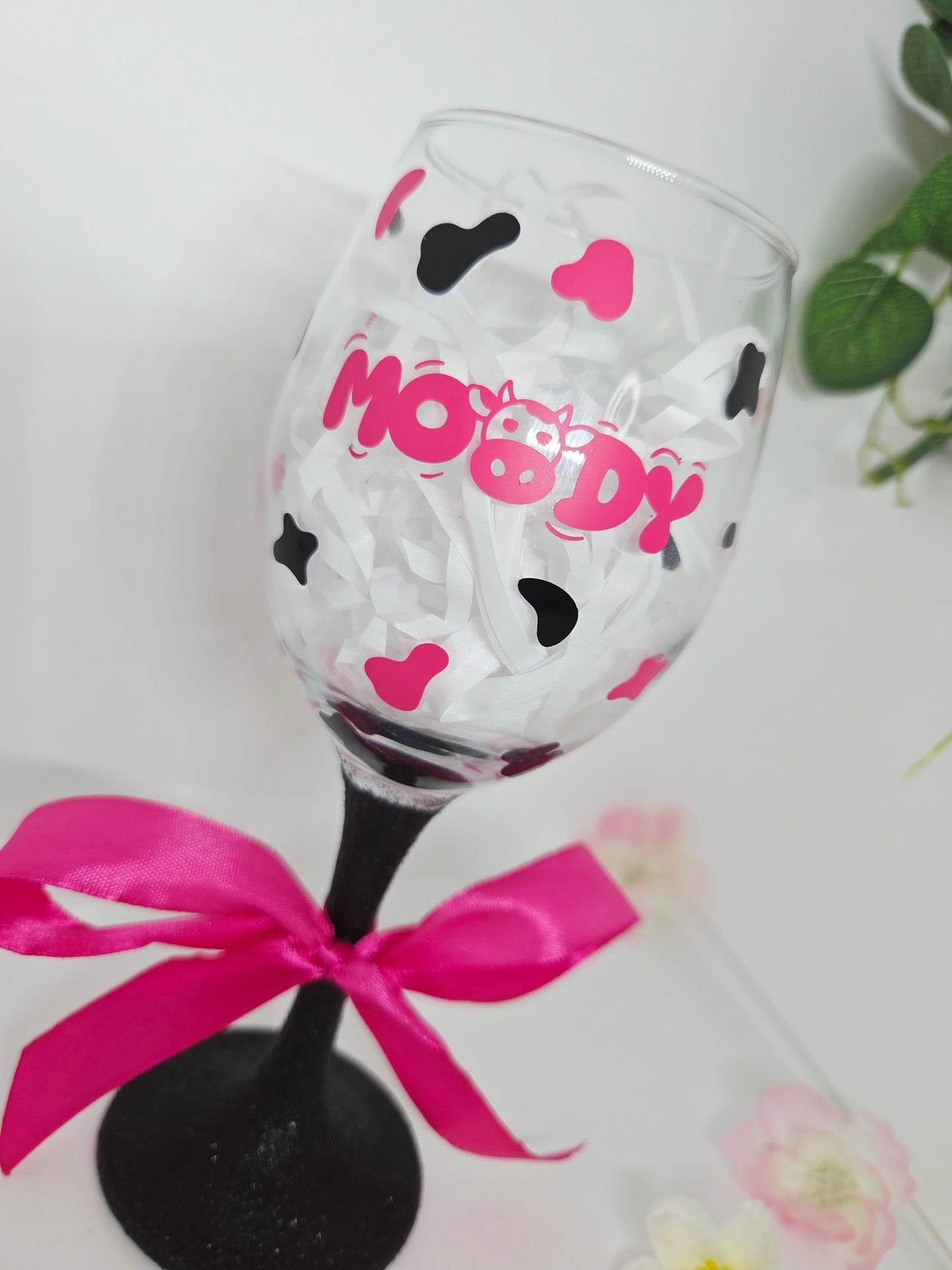 Moody Cow Design Glitter Wine Glass