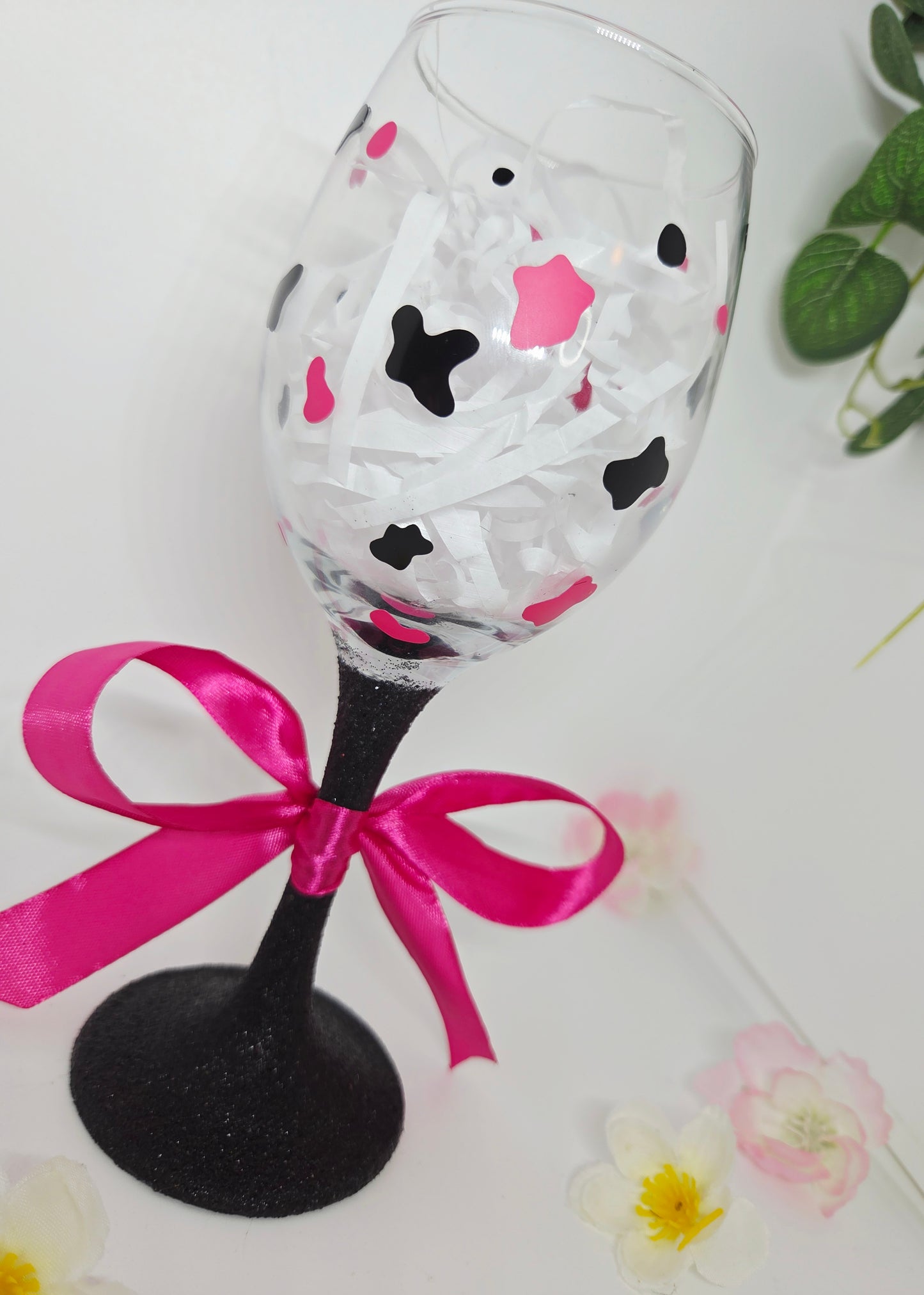 Moody Cow Design Glitter Wine Glass
